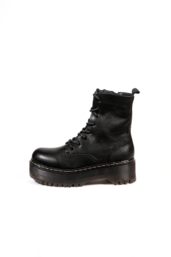 19-19 BOOTS WITH DOUBLE RIBBED TANK BOTTOM